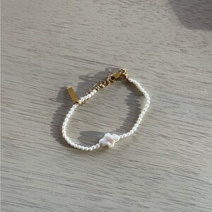Elegant Pearl Bracelet with Gold Accents